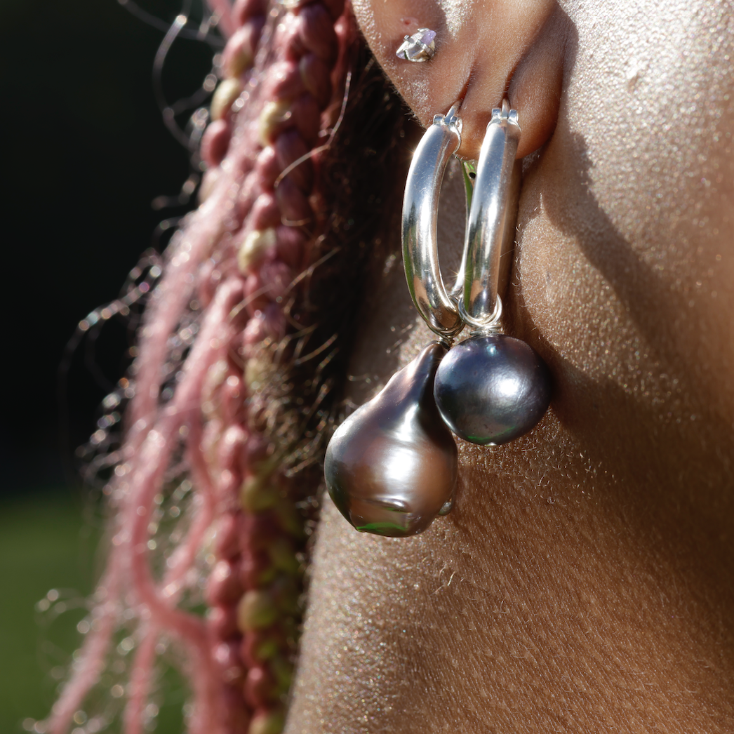 NST X COA SMALL PEARL DROP HOOPS